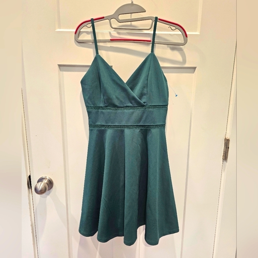 Francesca’s Mi Ami Green Fit & Flare Mini Dress Small Sleeveless Crochet Waist